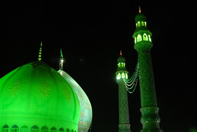 نمایی از گنبد مسجد جمکران در شب 2
